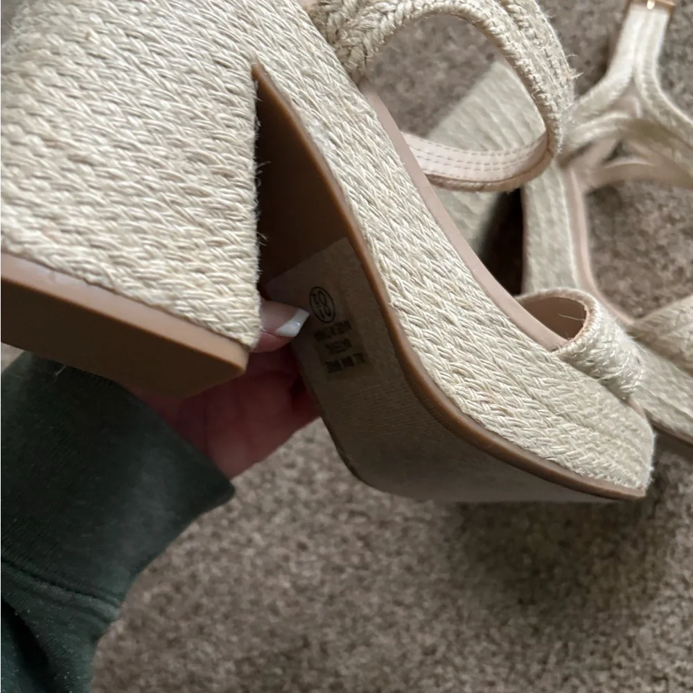 Soda criss cross ankle band platform sandals